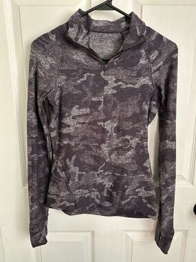 Lululemon Outrun the Elements Half Zip Pullover Sweatshirt Womens 4 Gray Camo